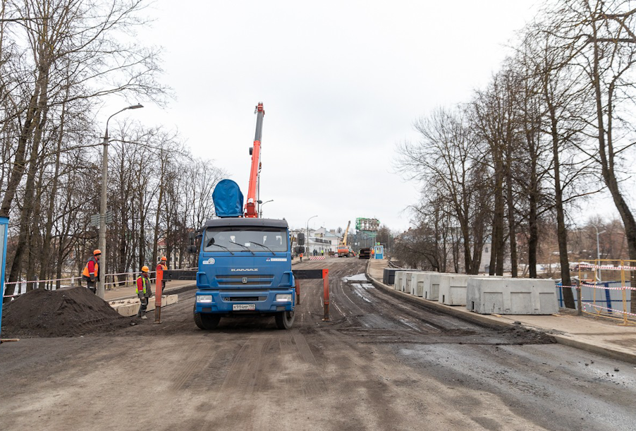 В Пскове приступили к реконструкции Советского (Троицкого) моста