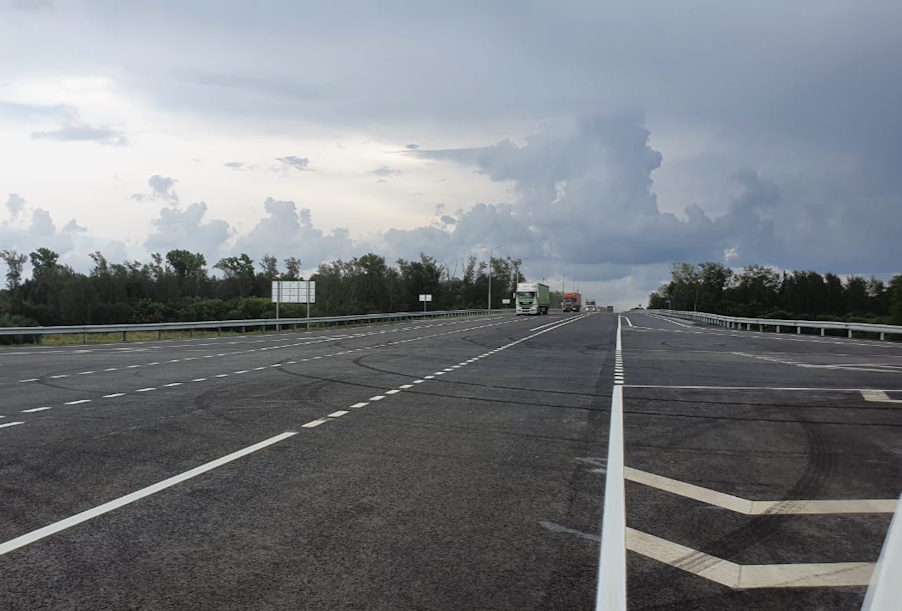 В Кузбассе открыто рабочее движение по новому участку трассы Р-255 и путепроводу