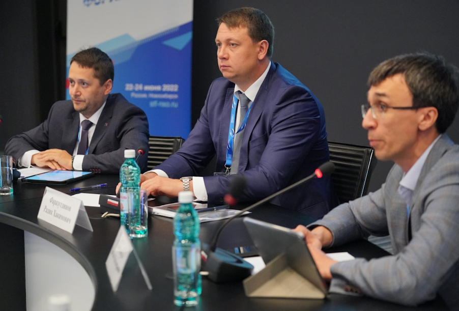 На Сибирском транспортном форуме обсудили развитие цифровых технологий на транспорте и в дорожной отрасли
