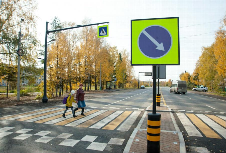 В российских регионах более 1,3 тысяч км дорог, ведущих к образовательным учреждениям, ремонтируют к началу учебного года