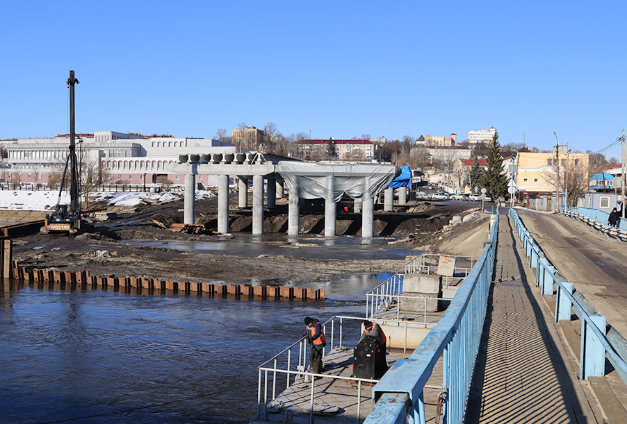В Брянске продолжается строительство моста через Десну