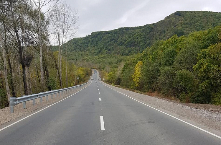 В Приморье привели к нормативу более 20 км дорог к туристическим местам