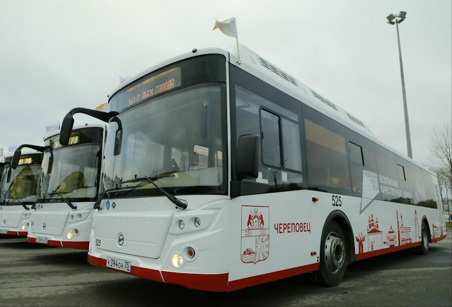 Благодаря дорожному нацпроекту на улицы Череповца вышли 17 новых автобусов