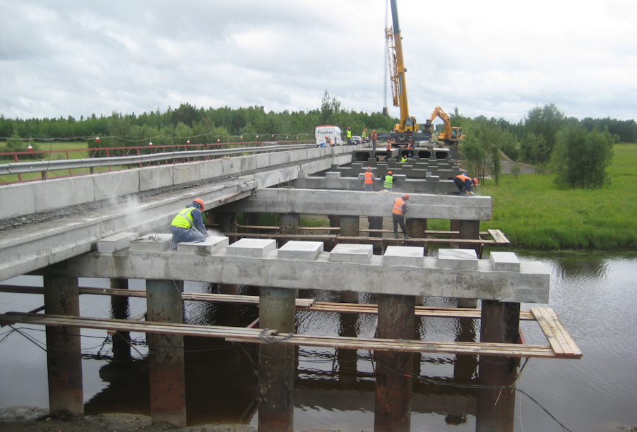В Ханты-Мансийском автономном округе на дороге Нягань – Приобье ремонтируют мост через реку Крестьянка