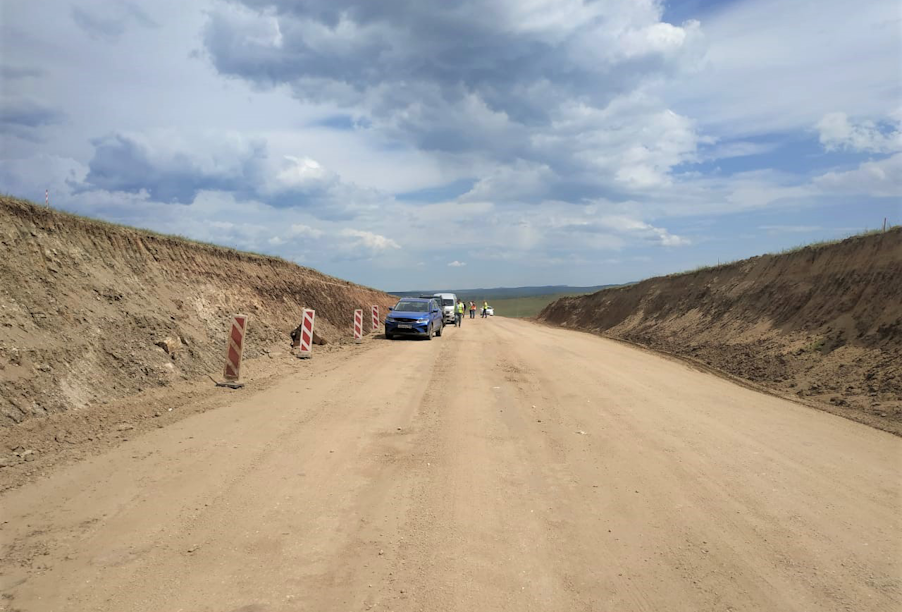 Капремонт дороги на острове Ольхон в Иркутской области контролируют экологи и специалисты по охране природы