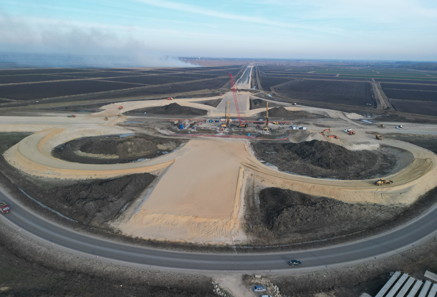 Новая дорога к Крымскому мосту в Краснодарском крае готова на 50%