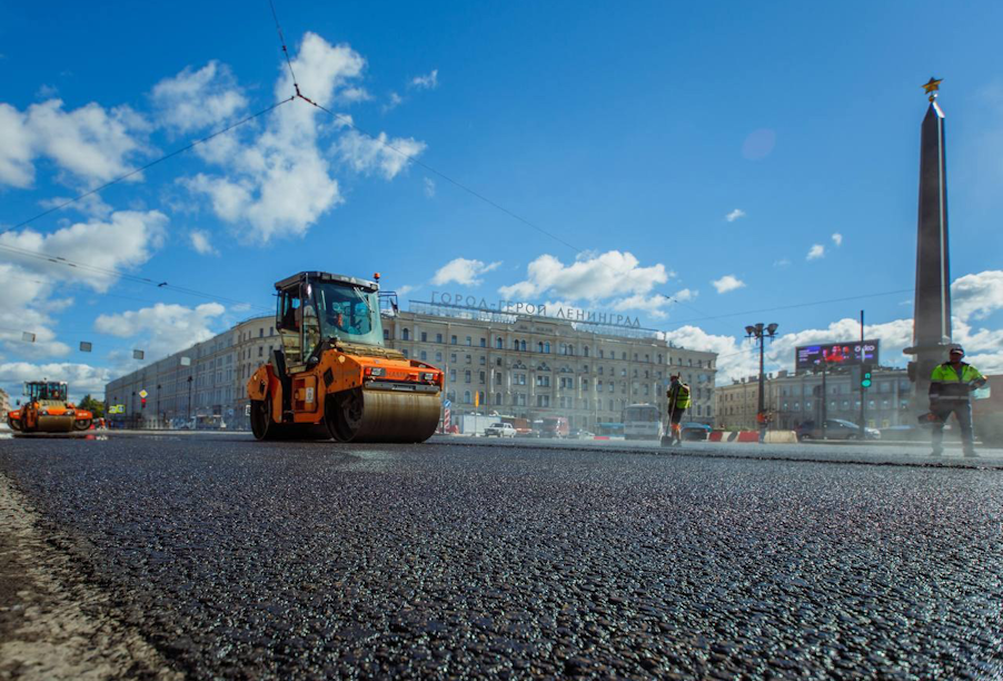 В Санкт-Петербурге ремонтируют улицы, названные в честь героев и участников Великой Отечественной войны