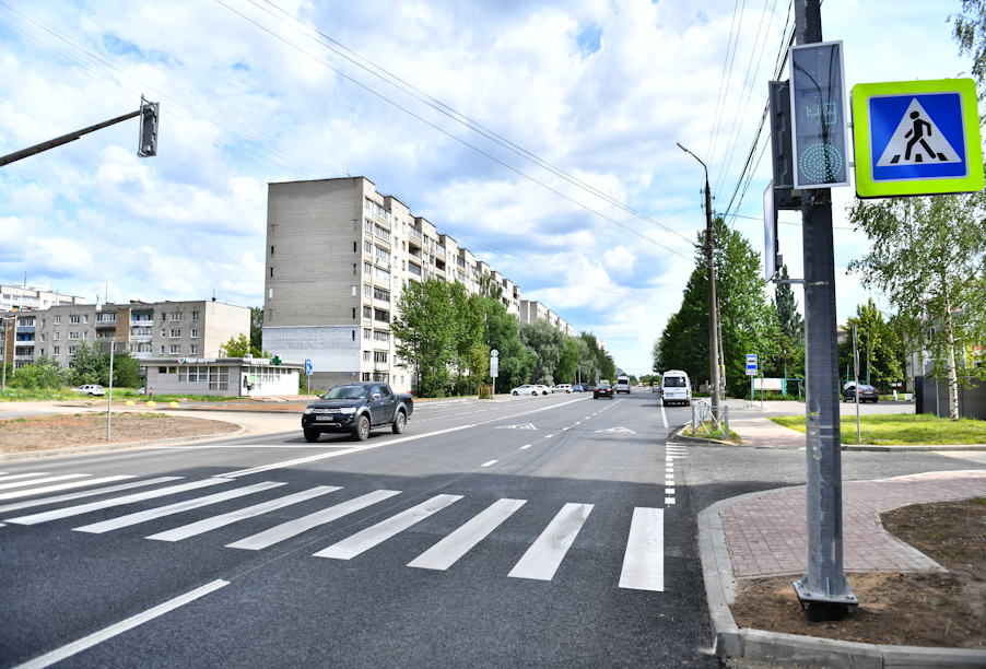 В Ярославле по нацпроекту устанавливают новые технологичные светофоры