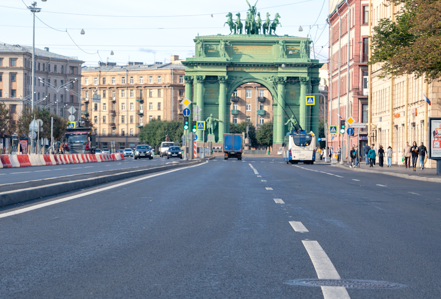 В Санкт-Петербурге обновили 4 км проспекта Стачек