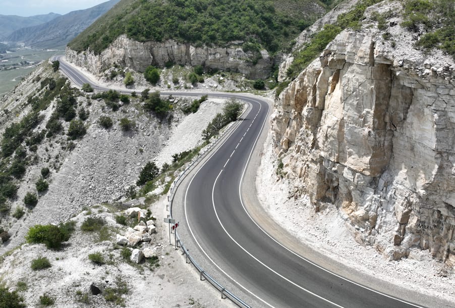 В Республике Дагестан обновят 45 км дорожной сети