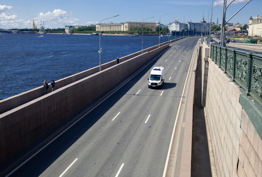 В Санкт-Петербурге по нацпроекту обновляют улицы, ведущие к медицинским учреждениям