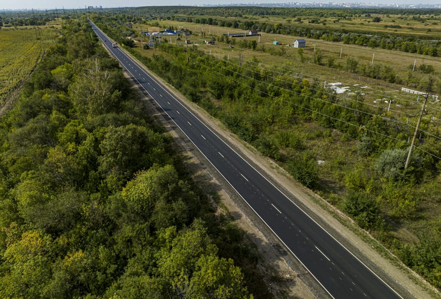 В Самарской области благодаря нацпроекту обновляют участки дорог, входящих в опорную сеть