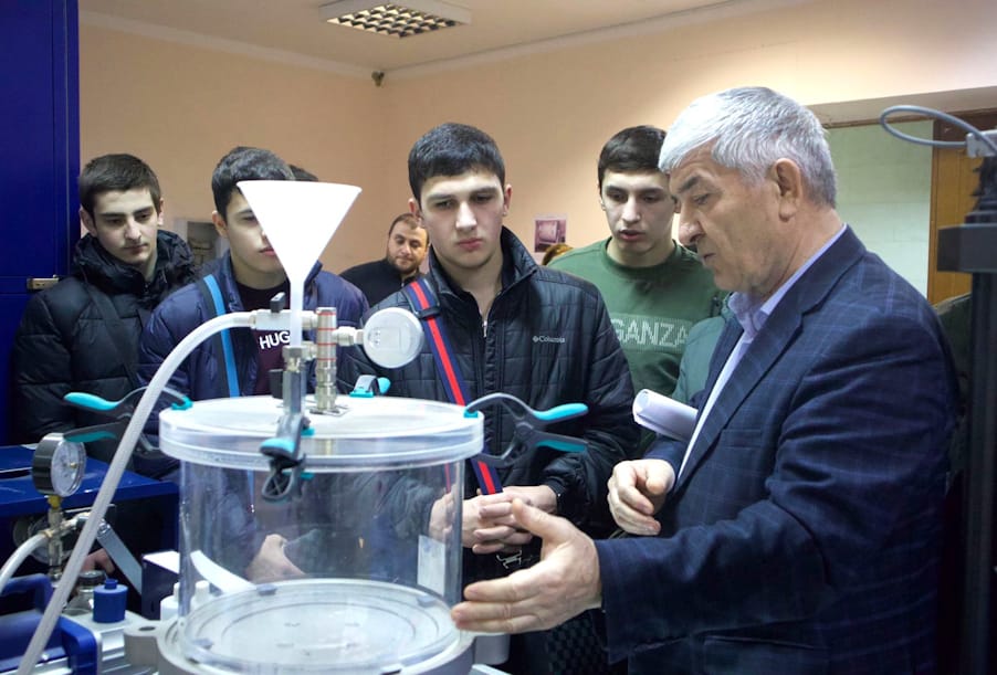 Республика Дагестан: в дорожной лаборатории прошел обучающий семинар для студентов профильного колледжа