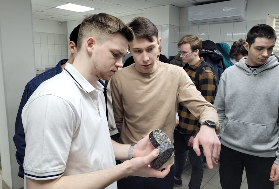 Студентам Санкт-Петербургского государственного архитектурно-строительного университета показали работу дорожной лаборатории