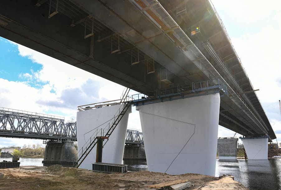 В Твери продолжается строительство комплекса Западного моста через реку Волгу