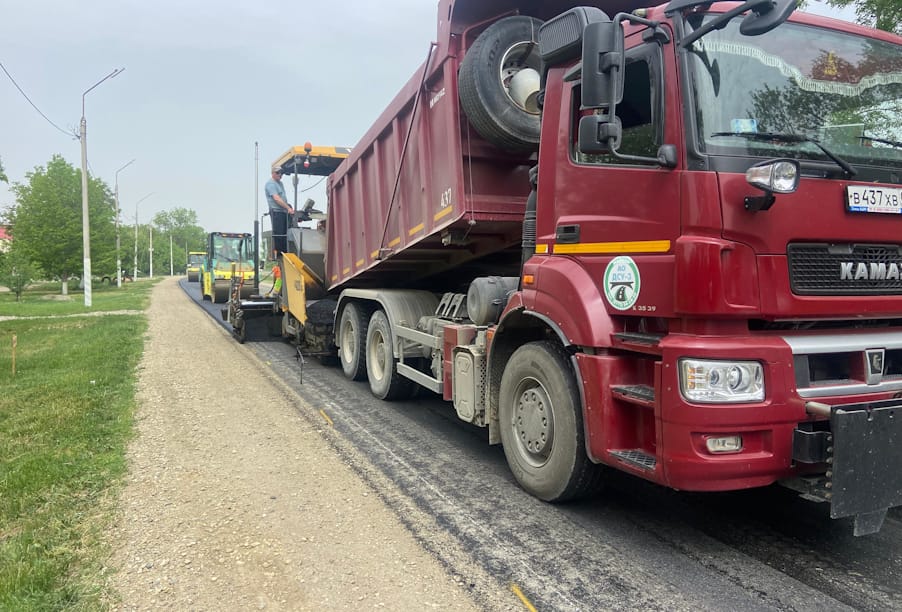 В Республике Адыгея ремонтируют подъезд к поселку Тульскому
