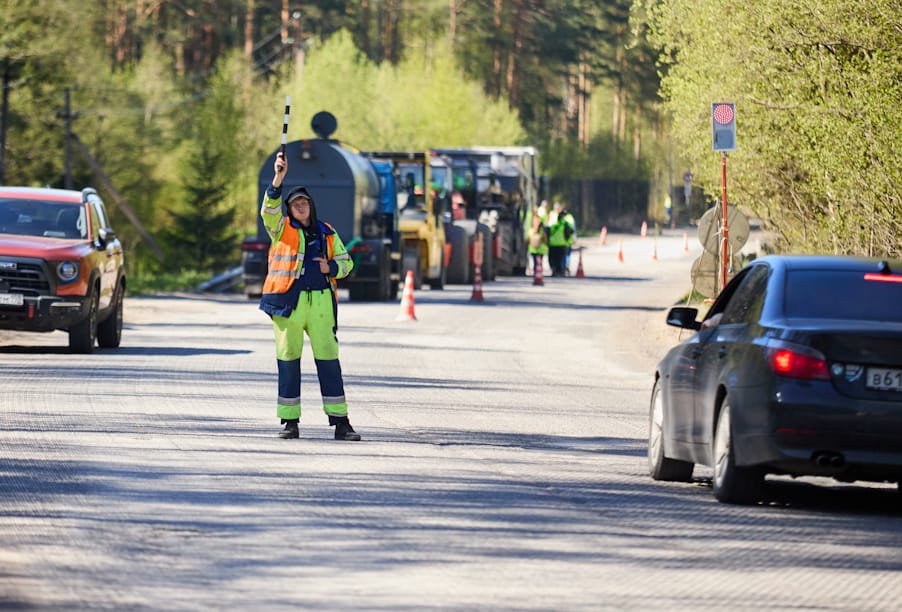 В Ленинградской области обновляют подъезд к деревне Сярьги