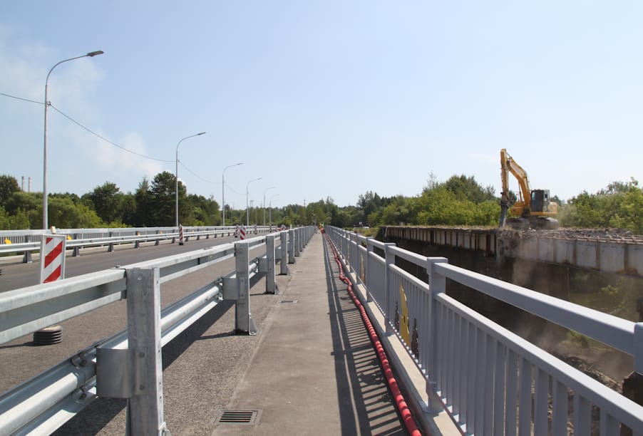 Брянская область: работы по строительству моста через реку Болву вышли на финишную прямую