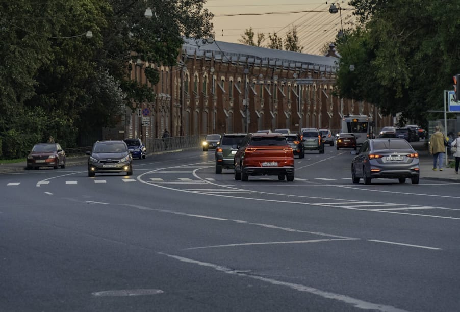 В Санкт-Петербурге с опережением графика отремонтировали Гамбургскую площадь и участок проспекта Обуховской Обороны