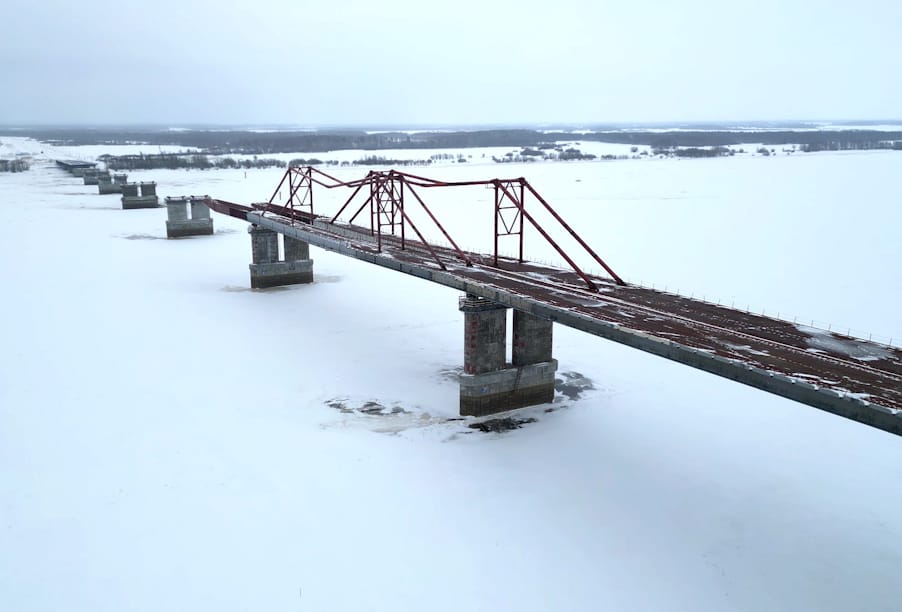 Строительство моста через реку Обь в Сургуте выполнено более чем на 65%